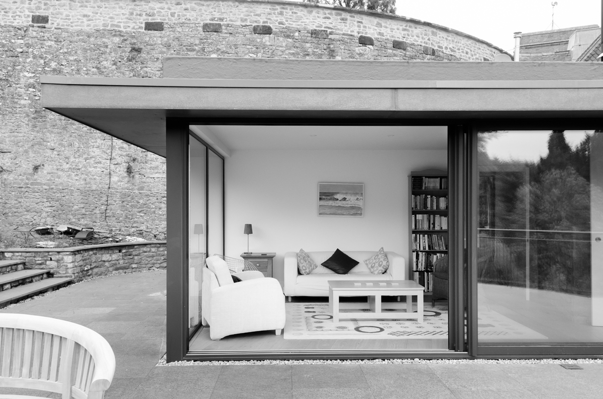 Sliding door extension with large roof overhang