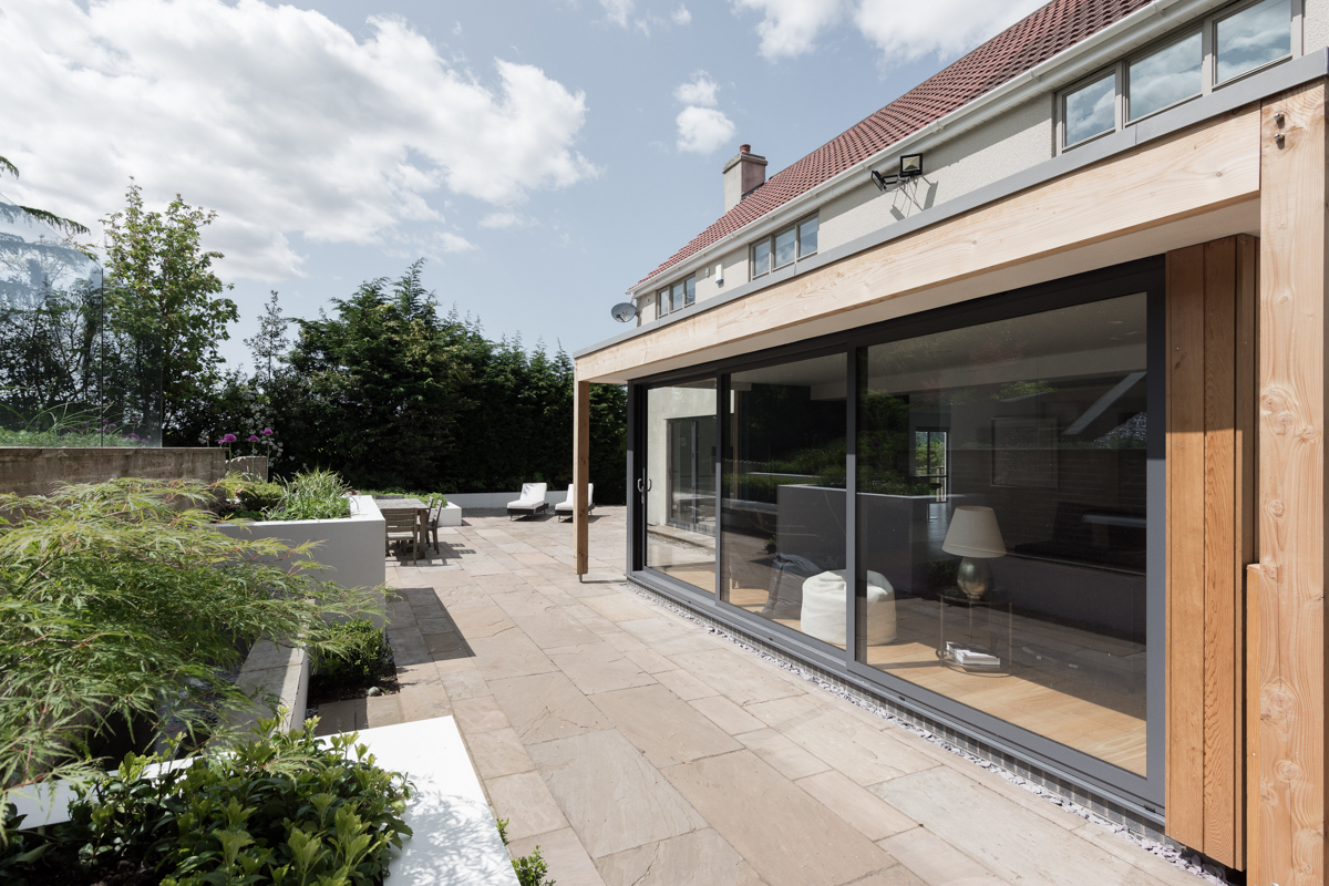 Timber pergola to sliding door extension