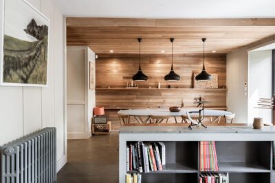 Horizontal timber clad dining space with pendant lighting